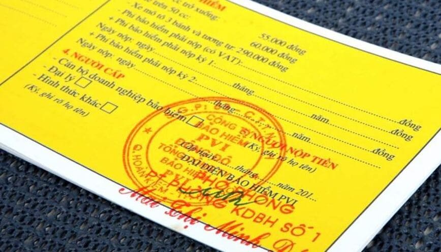 Bảo hiểm xe máy cũng bắt buộc mang theo khi đi trên đường