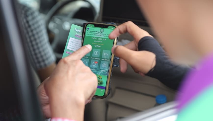 Chủ phương tiện xe cơ giới có thể tra cứu phí đường bộ trên app