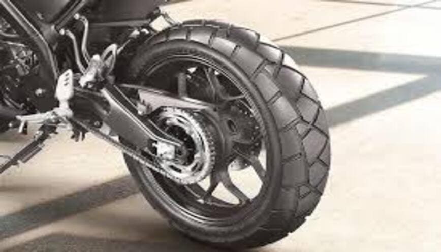 Lốp bánh xe sau khá bền và chắc chắn