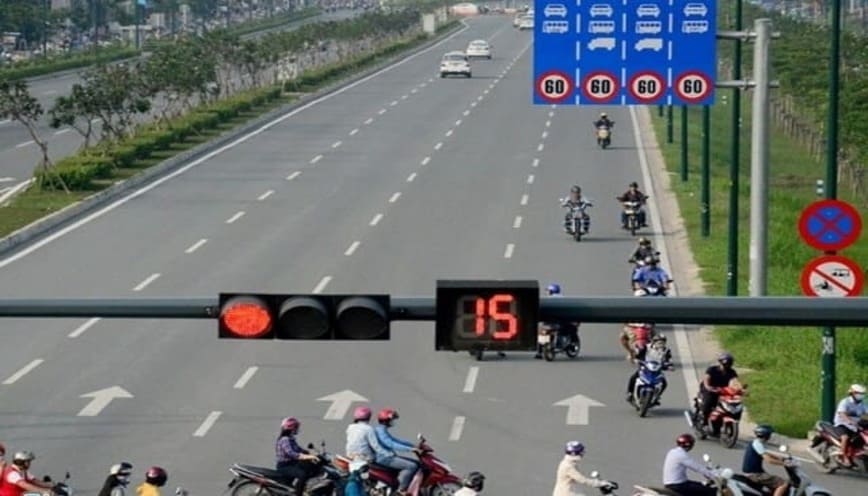 Lỗi không tuân thủ biển báo và đèn tín hiệu sẽ bị xử phạt nặng