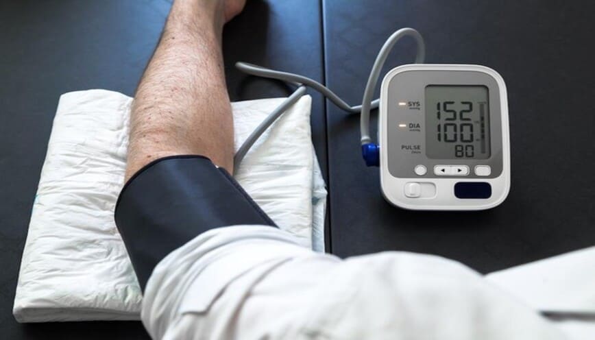 Tài xế có giấy phép lái xe hạng E không được mắc bệnh cao huyết áp
