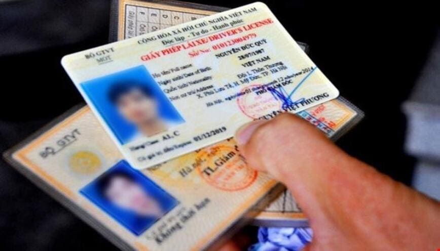 Mua bán bằng lái xe máy tràn lan trên thị trường
