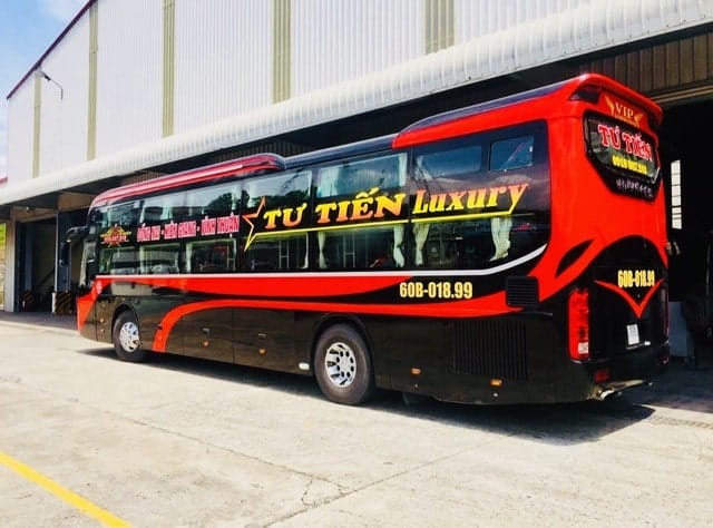 Giá vé xe tại nhà xe Tư Tiến có nhiều mức khác nhau phụ thuộc vào chủng loại xe, điểm đón trả, vị trí giường nằm khách chọn,...