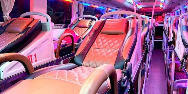 Không gian bên trong xe sạch sẽ, tiện nghi