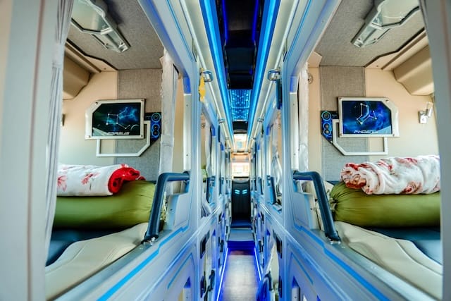 Tiện ích trên xe hiện đại, đầy đủ, phục vụ hành trình di chuyển của khách hàng