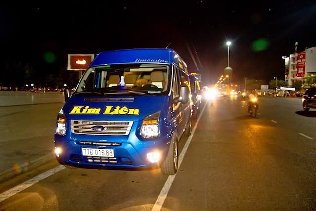 Xe trung chuyển luôn sẵn sàng phục vụ hành khách