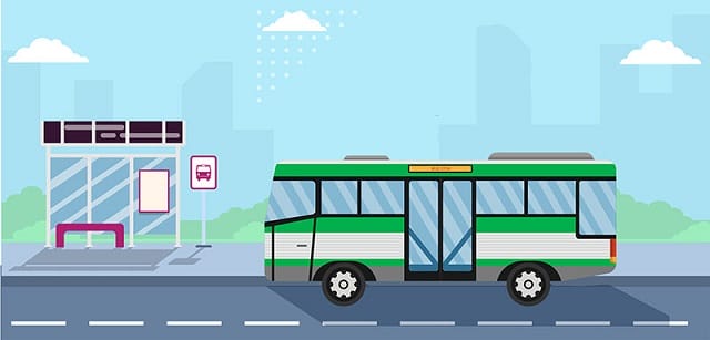 Di chuyển bằng xe buýt đang là lựa chọn của đông đảo người dân Hà Nội
