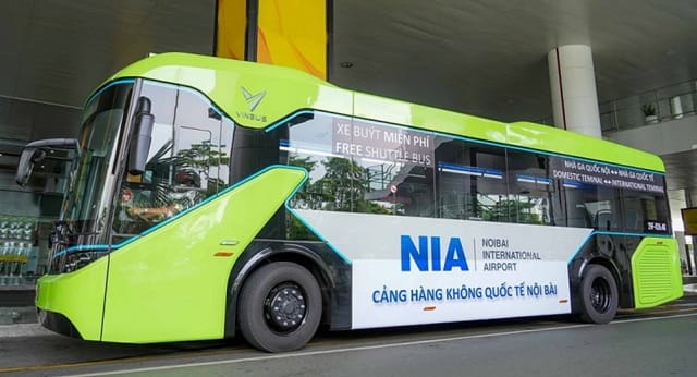 Thời gian hoạt động và giá vé của xe E10 như thế nào?