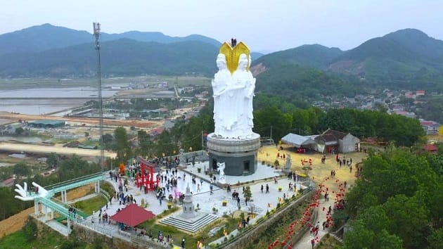Xe đi qua Thạch Thành với các điểm du lịch nổi tiếng