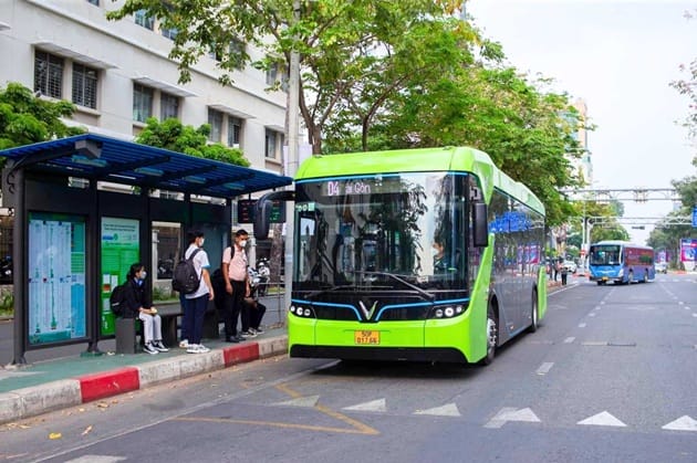 Những lưu ý quan trọng khi hành khách di chuyển bằng xe buýt điện D4