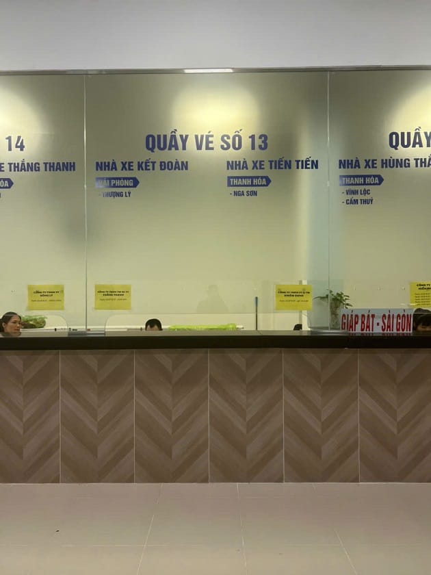 Bạn có thể mua vé tại các văn phòng của hãng