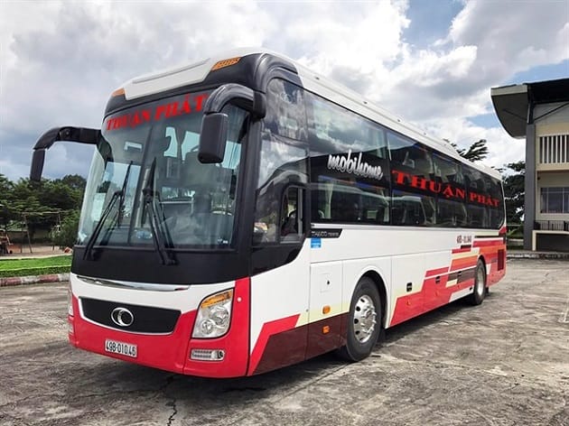 Lái xe và nhân viên của Thuận Phát luôn sẵn hàng hỗ trợ tối đa cho hành khách