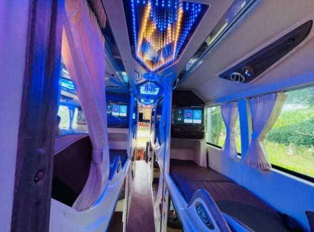 Trang bị trên xe của nhà xe Minh Quân hiện đại, không gian rộng rãi, sạch sẽ