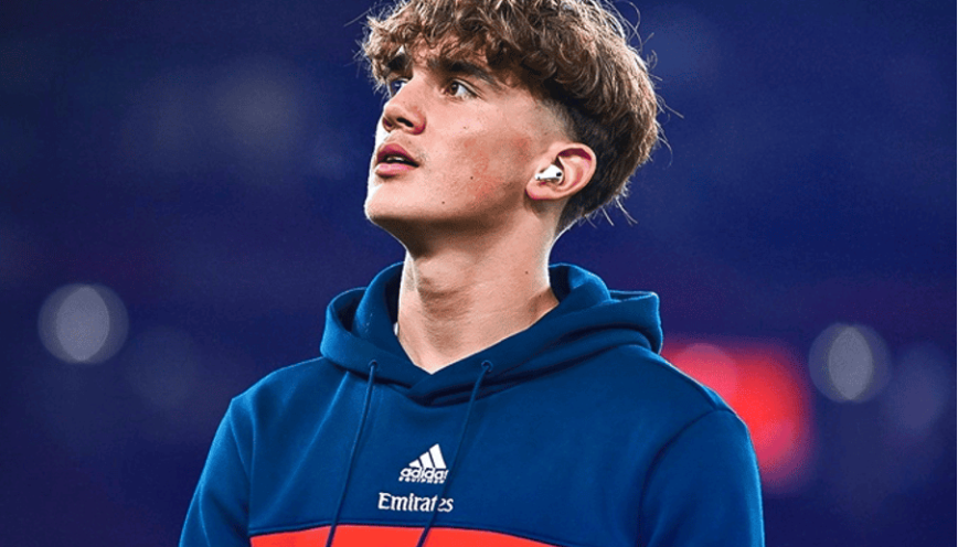 Chương 1: Khởi Đầu Đầy Hứa Hẹn: Dấu Ấn Lịch Sử Tại Arsenal