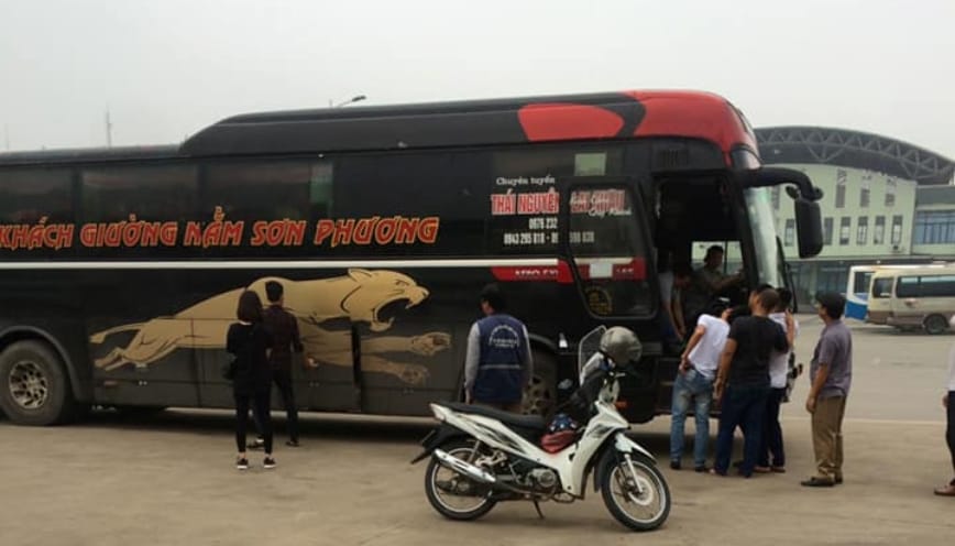 Đặt vé qua hotline của hãng Sơn Phương là cách đặt xe nhanh nhất