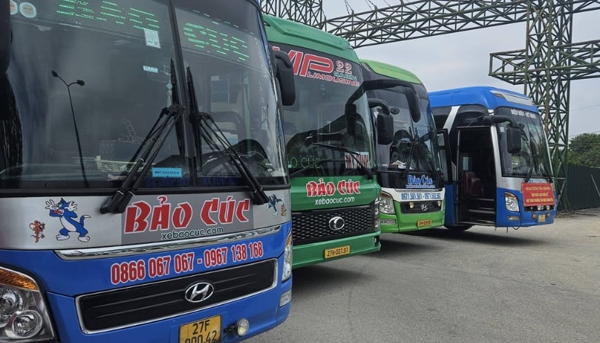 Hành khách thanh toán vé xe qua nhiều hình thức tiện lợi
