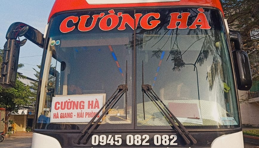 Xe khách Cường Hà di chuyển trên những cung đường đèo