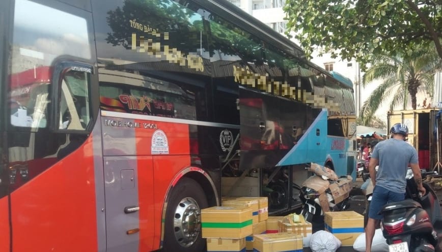 Xe Ba Ua có nhận gửi hàng hóa kèm theo