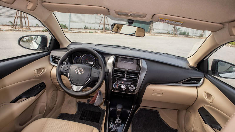 Bảng điều khiển trung tâm và khu vực lái của Toyota Vios 2021