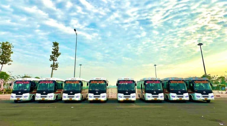 Bên ngoài trụ sở Nhà Xe Hùng Hiếu tại trung tâm thành phố Mỹ Tho