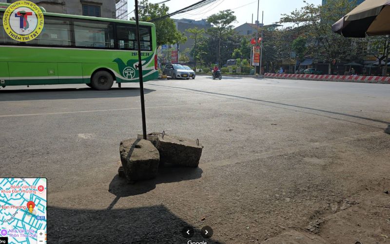 Đội ngũ nhân viên Bến xe Đan Phượng tận tình hướng dẫn và hỗ trợ hành khách, đảm bảo an ninh trật tự trong bến