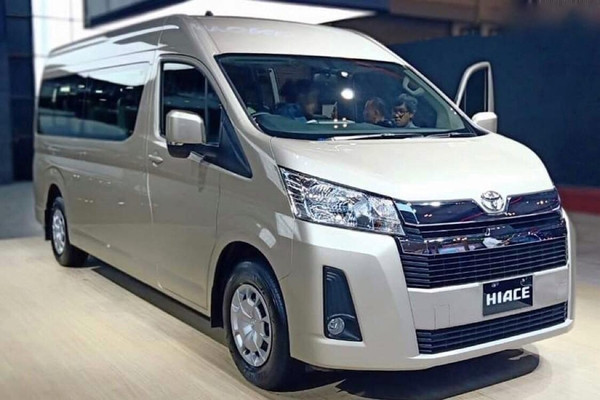 Bộ mâm đa chấu khỏe khoắn trên xe Toyota Hiace