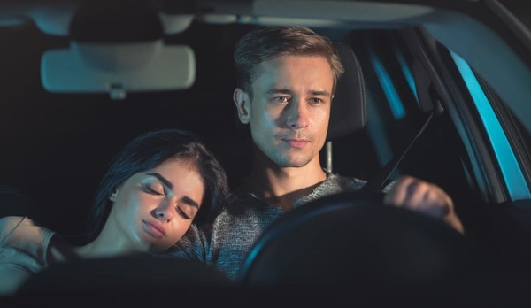 Bố trí thời gian đổi tài hoặc dừng lại nghỉ ngơi nếu cần khi lái xe ô tô ban đêm