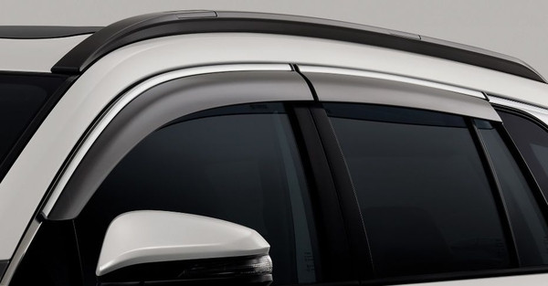 Bộ vè che mưa Toyota Corolla Cross lắp trên cửa kính, giúp hạn chế nước mưa và giảm tiếng ồn gió.