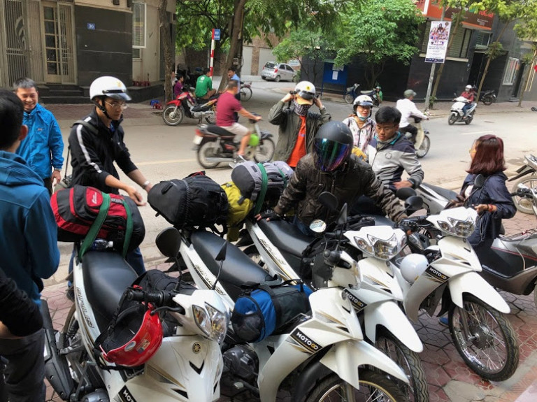 Các mẫu xe máy sẵn sàng cho thuê tại một địa điểm ở Đống Đa