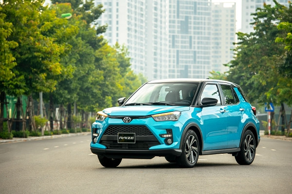 Chiếc Toyota Raize màu xanh ngọc