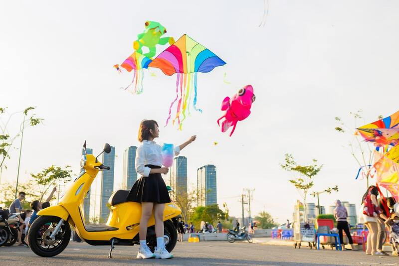 Chọn màu xe VinFast Evo200 màu vàng hợp mệnh Kim theo phong thủy