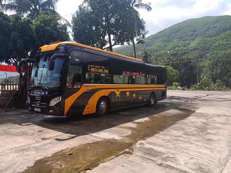 Cổng vào Bến xe KBang với biển hiệu rõ ràng