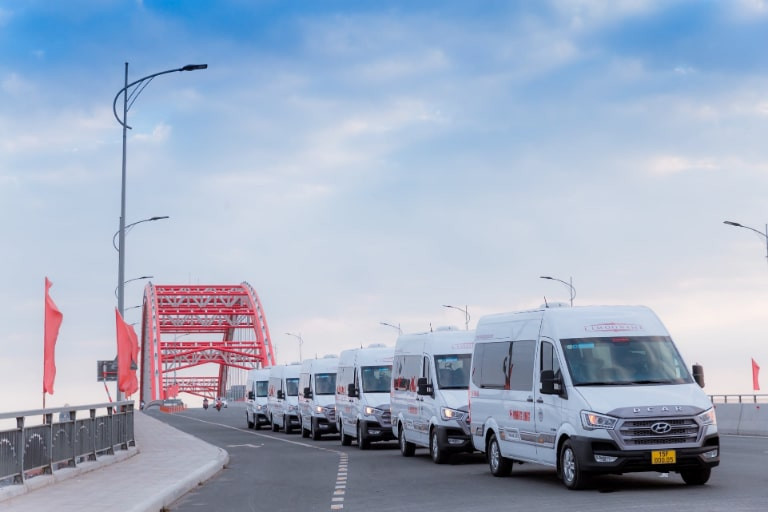 Dàn xe khách Hoàng Long Limousine hiện đại, phục vụ tuyến Gia Lâm - Hải Phòng