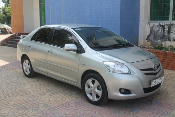 Đánh giá kỹ lưỡng nội thất và các tính năng.