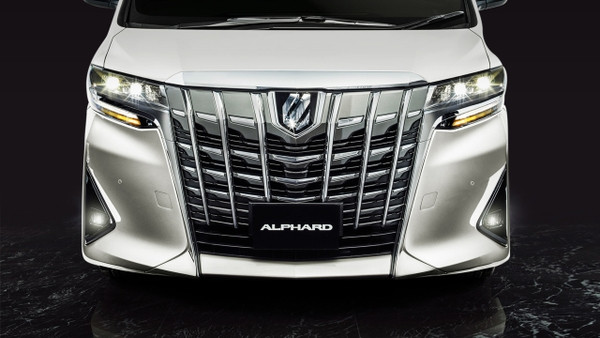 Đầu xe Toyota Alphard Luxury với lưới tản nhiệt lớn và đèn LED sắc sảo