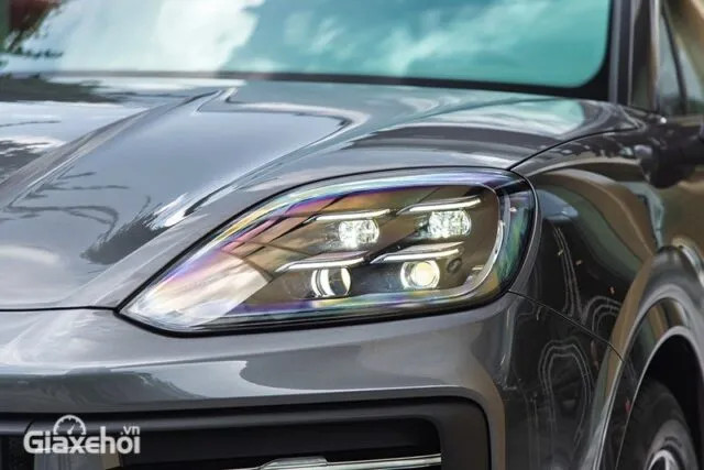 Đèn pha HD Matrix LED vuông vức trên Porsche Cayenne 2024
