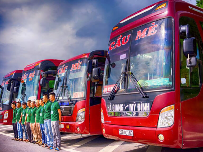 Đội ngũ nhân viên phục vụ tuyến xe khách Hà Nội Hà Giang