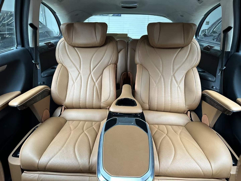 Ghế Limousine cho xe 7 chỗ xuống 6 chỗ với bàn làm việc tiện lợi