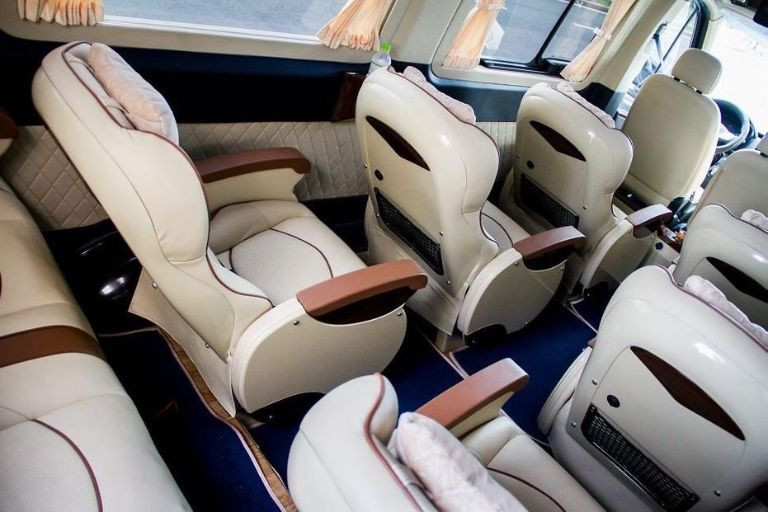 Ghế ngồi rộng rãi, có thể ngả tùy ý trên xe Limousine Tiến Thịnh tuyến Hải Phòng Tam Đảo