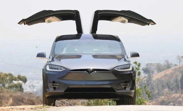 Giá xe Tesla