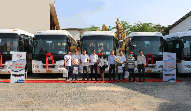 Giao diện một ứng dụng đặt vé xe trực tuyến có tích hợp dịch vụ của Nhà Xe Hùng Hiếu