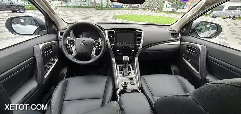 Góc nhìn 3/4 phía trước Mitsubishi Pajero Sport với thiết kế Dynamic Shield