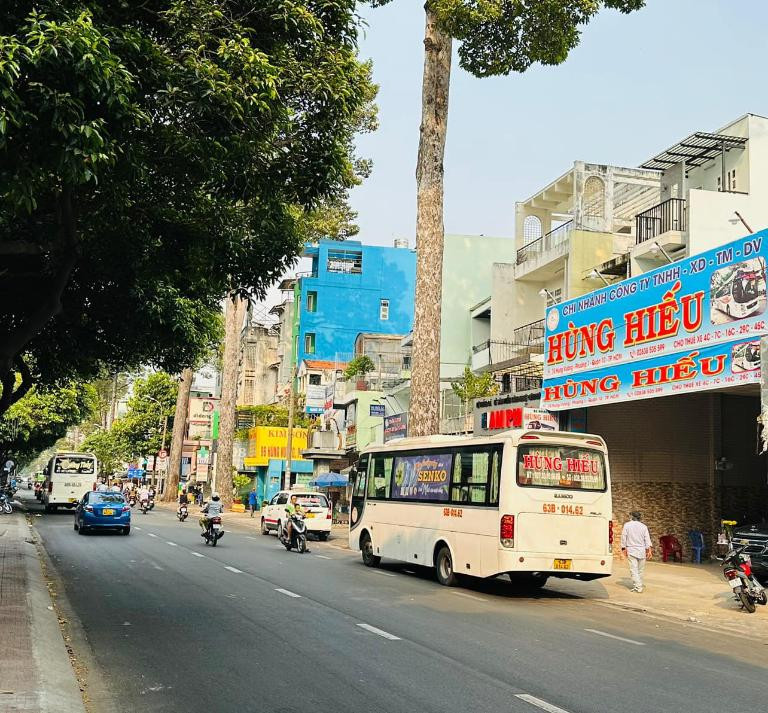Hành khách có thể mua vé xe Hùng Hiếu trực tiếp tại các quầy vé ở bến xe hoặc văn phòng