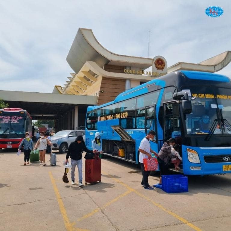 Xuất trình giấy tờ tùy thân trước khi lên xe