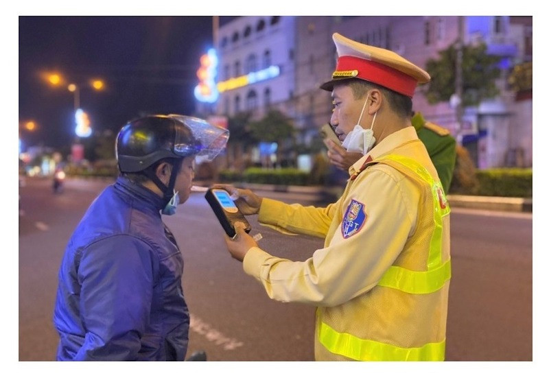 Hình ảnh minh họa việc xử phạt nồng độ cồn khi đi xe máy điện
