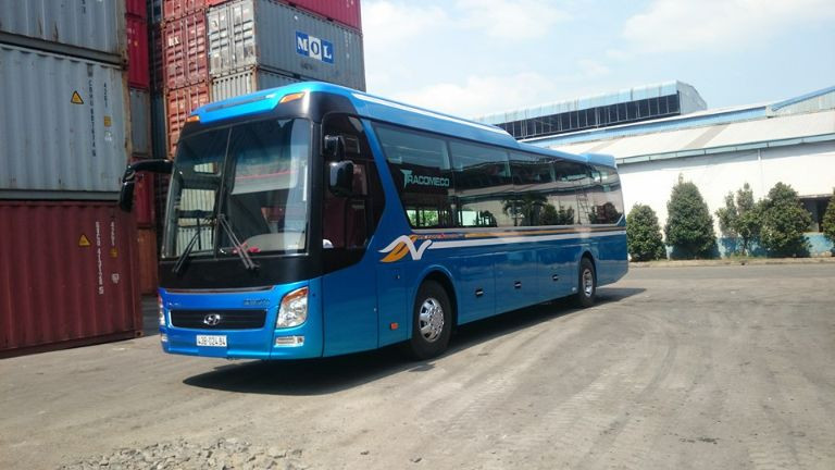Hình ảnh minh họa xe khách Hà Nội Chợ Mới đang di chuyển