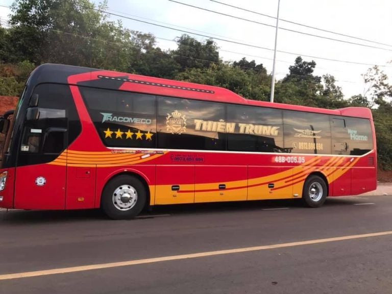 Hình ảnh một chiếc xe khách Ninh Bình Gia Lai của nhà xe Thiên Trung