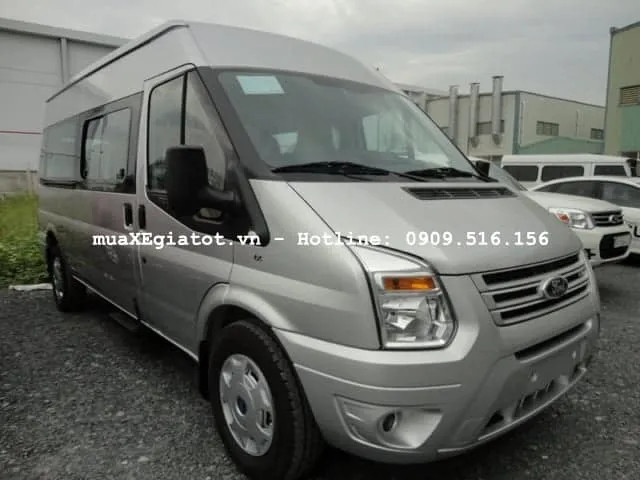 Hình ảnh ngoại thất xe Ford Transit 16 chỗ 2017 nhìn từ bên hông, nổi bật bộ lazang 16 inch.