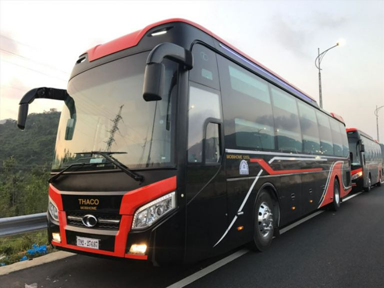 Hình ảnh xe khách Lào Tiển chuẩn bị cho chuyến đi