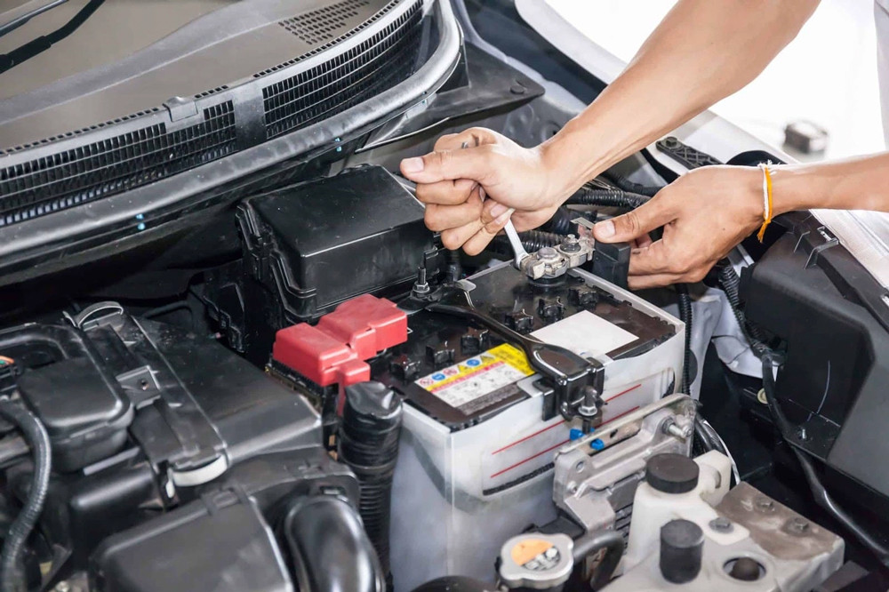 Hướng dẫn tự thay bình ắc quy cho xe ô tô ngay tại nhà